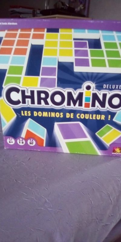 CHROMINO DELUXE. Jouez en famille au dominos de couleur.